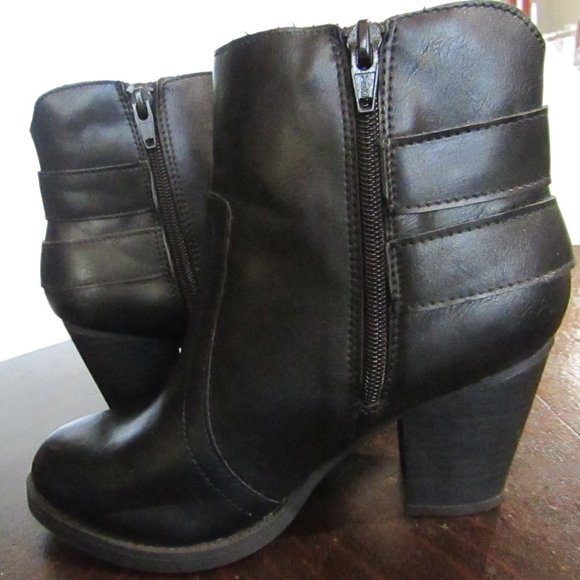Black heeled Mossimo Supply Co boots with silver buckle - size 6 - Picture 3 of 6